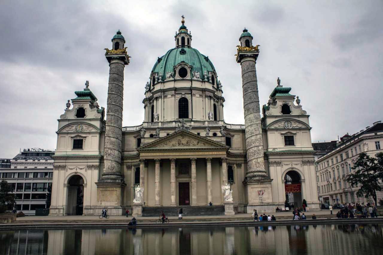 美術館訪問記 1 カールス教会